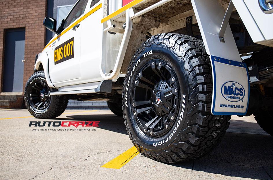 TOYOTA HILUX 4WD MONSTER XD 2 MATTE BLACK